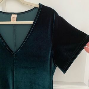 Smash & Tess Emerald Velvet (polyspandex) Sunday Romper. Size M. NWOT.